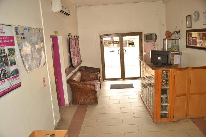 Pink Hostel Accra Kültér fotó